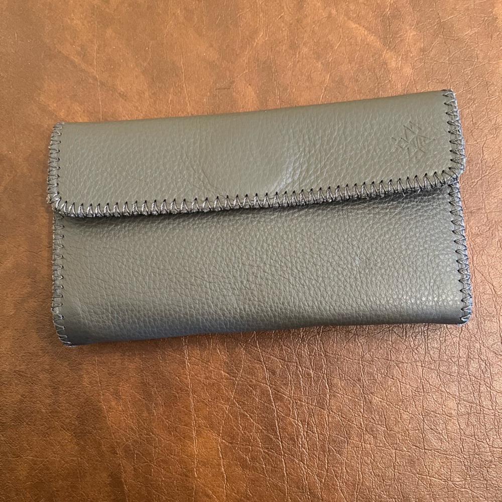 Lyon Co Gray Leather wallet